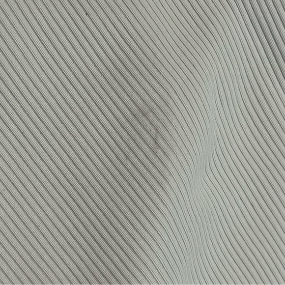 ALO Yoga Ribbed Sweetheart Short Sleeve white crop top XS - Picture 3 of 5